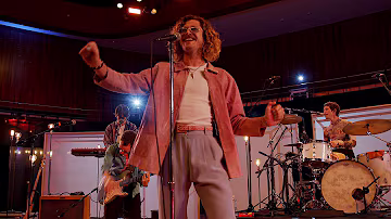 Bandalos Chinos playing live
